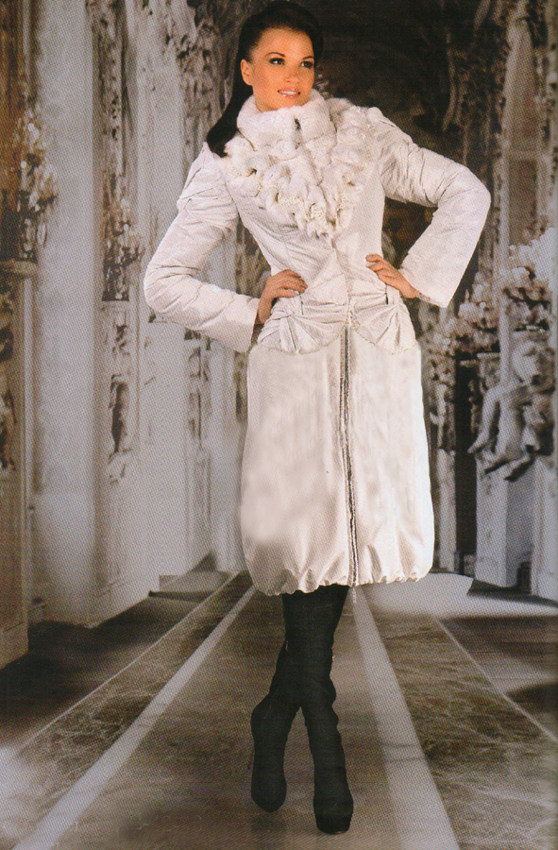 "Luterzia". Пальто с изящным воротником и оригинальным декором